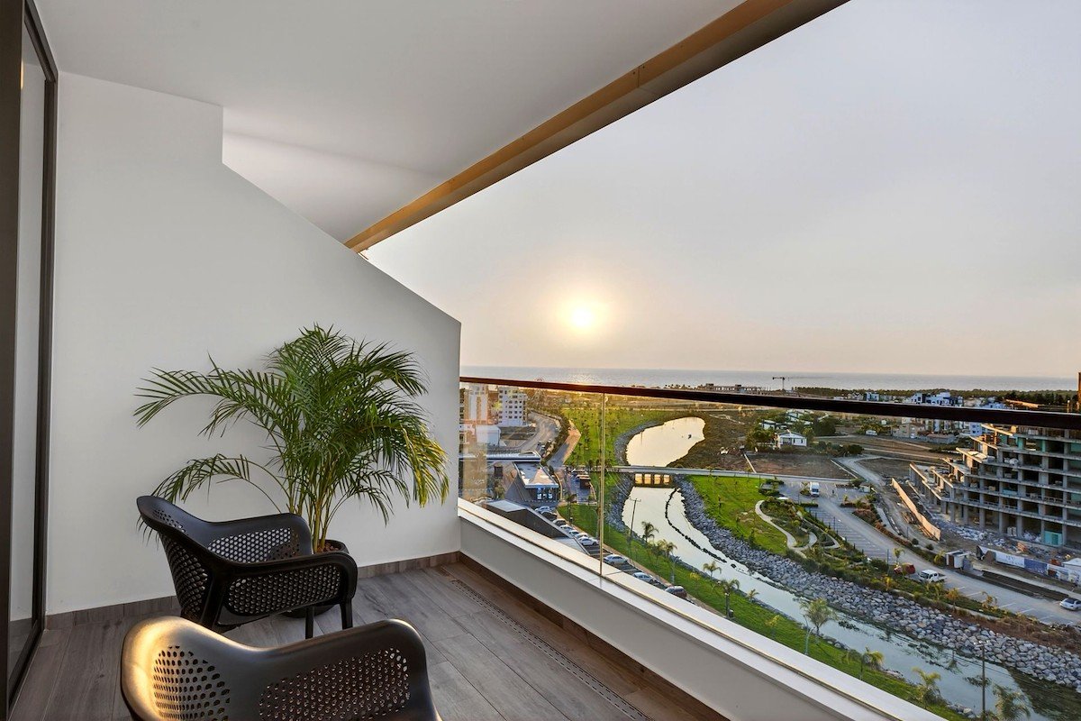 Grand Sapphire Blue 7